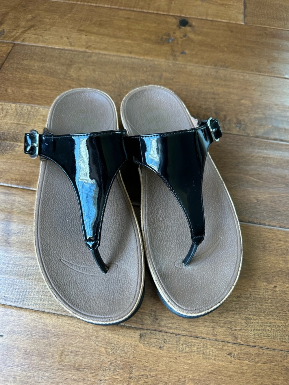 Fit Flop Women’s Black Patent Thong Sandals - Size 7